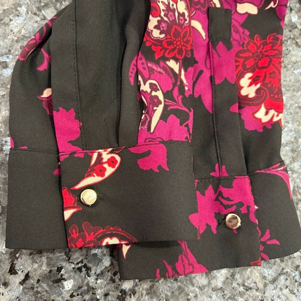 Dana Buchman Women’s XL Blouse Black Pink Floral Long Sleeve Button Cuff - Picture 8 of 9
